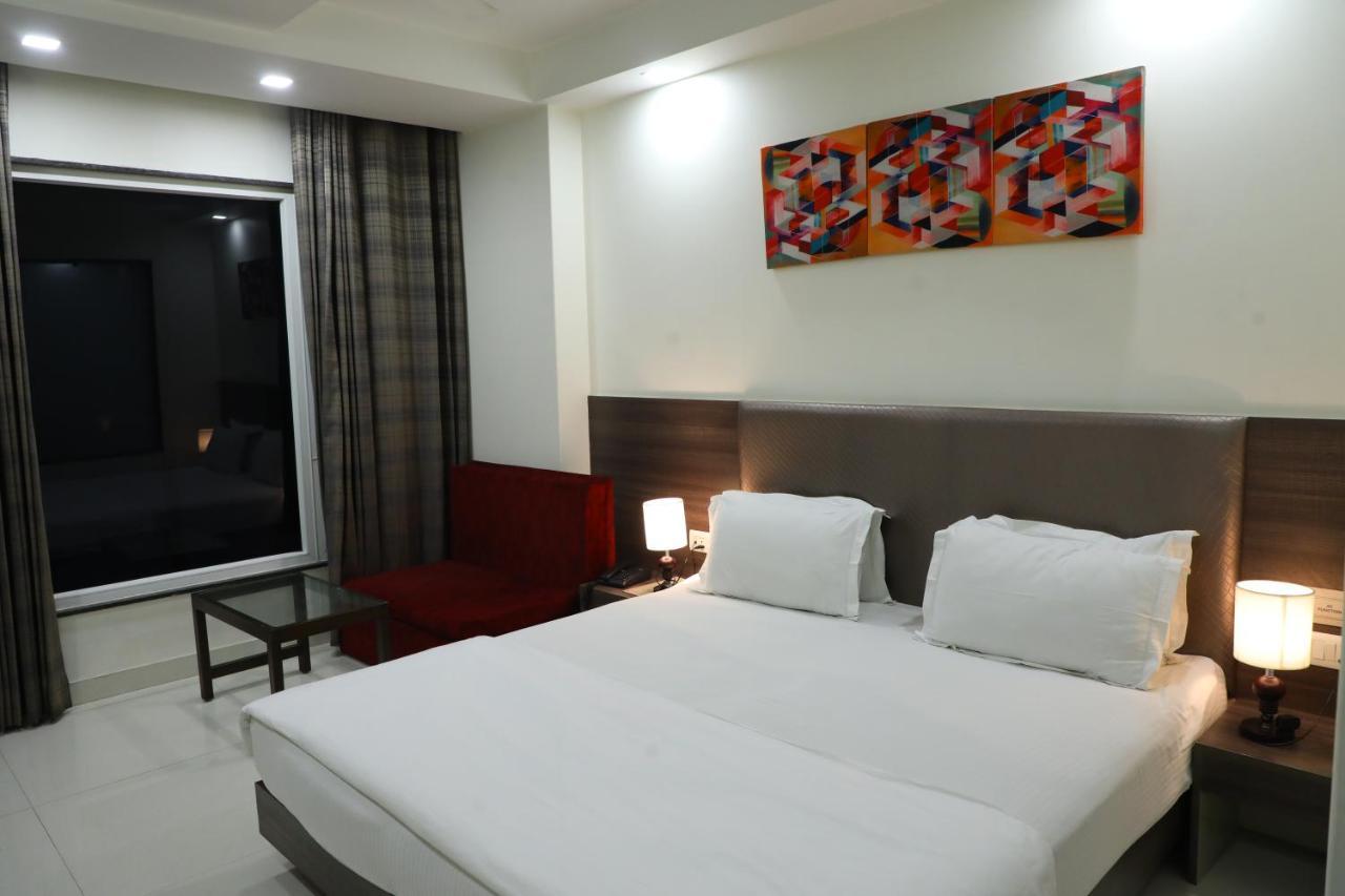 Hotel Sopan Heights Delhi  Exterior photo