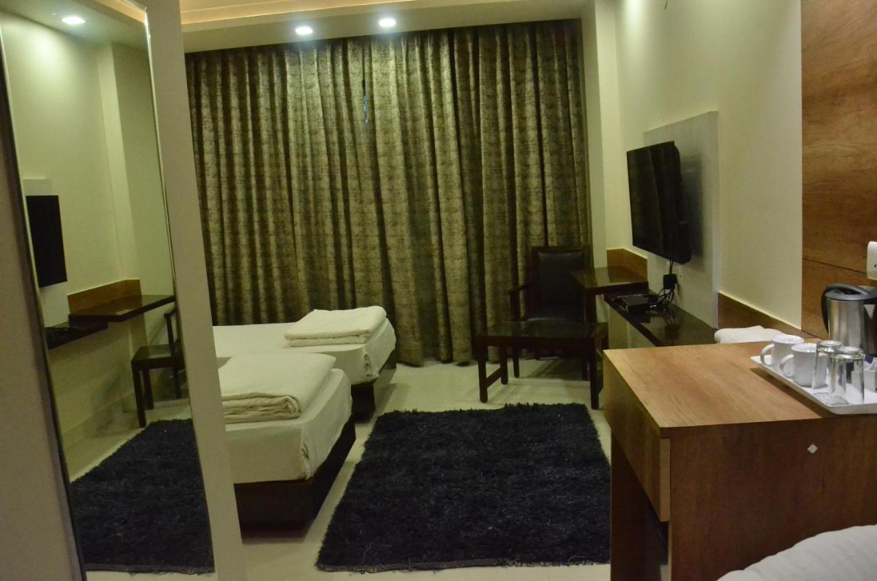 Hotel Sopan Heights Delhi  Exterior photo